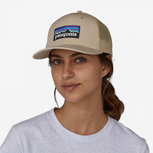 Casquette PATAGONIA P-6 Logo Trucker Oar Tan
